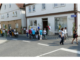 Fronleichnamsprozession durch die Straßen von Naumburg (Foto: Karl-Franz Thiede)